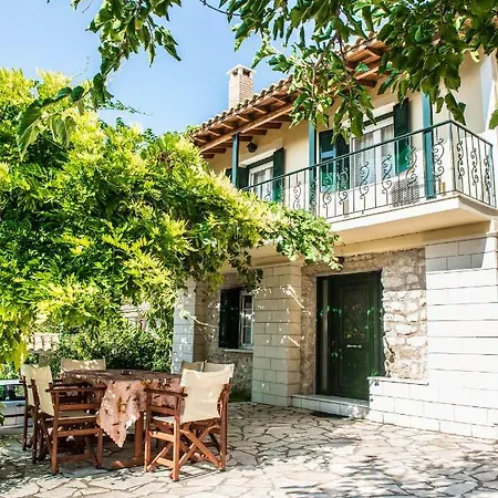Ilias Apartament *